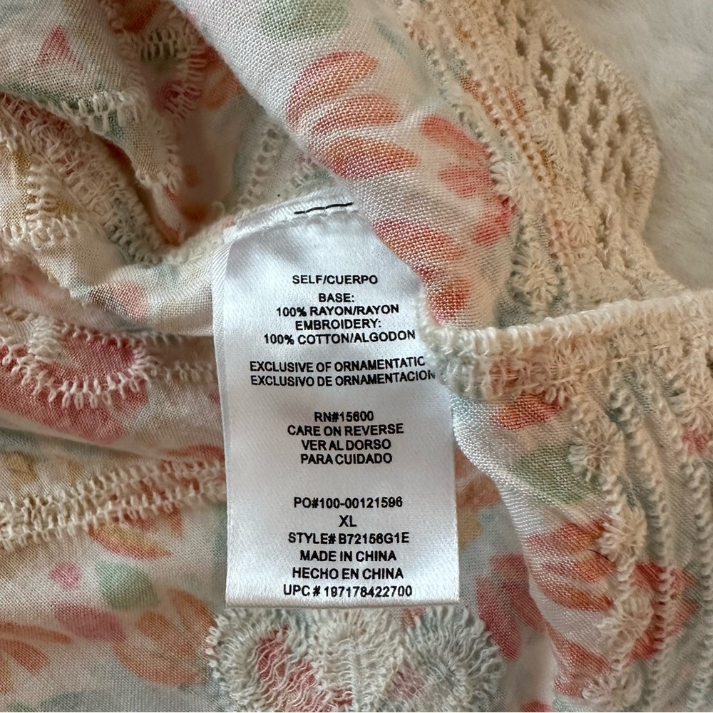 Democracy | NWOT - Woven Print Top w/ Crochet Border - Size XL - Picture 14 of 15